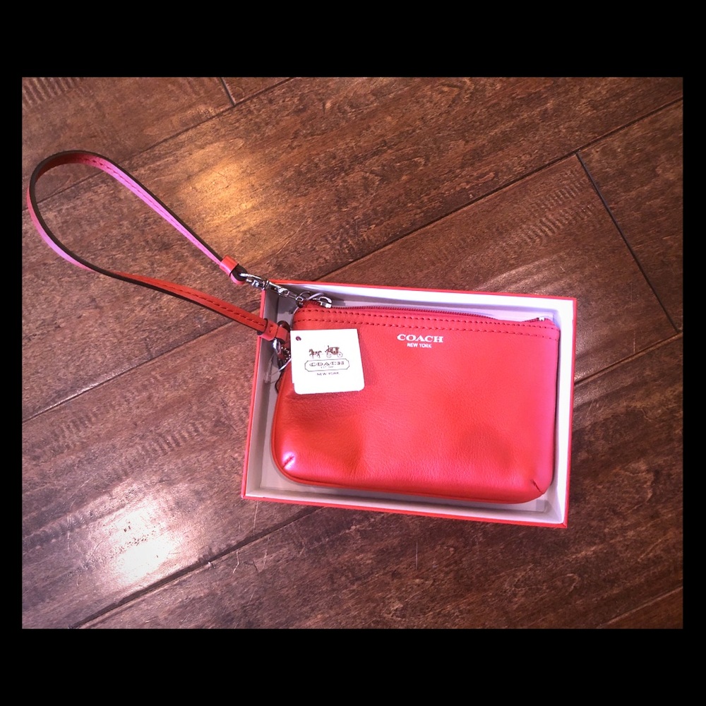 NWT Coach small leather wristlet